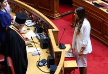 Η Μυρτώ Κοροβέση ορκίστηκε βουλευτής του ΣΥΡΙΖΑ στη θέση του Γιώργου Καραμέρου και θα ανεξαρτητοποιηθεί