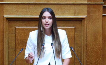 Η Μυρτώ Κοροβέση αποχώρησε από τους Δημοκράτες και ανεξαρτοποιήθηκε