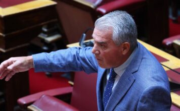 Βουλή: Χαμός με νέα επίθεση του Δημήτρη Κυριαζίδη στη Ζωή Κωνσταντοπούλου – «Της εξέφρασα μία ευχή, μεγάλωσε μέσα στη χλίδα»