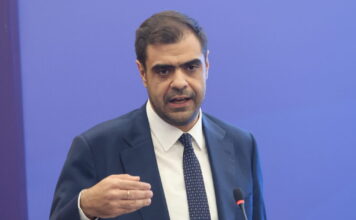 Live η ενημέρωση από τον κυβερνητικό εκπρόσωπο Παύλο Μαρινάκη