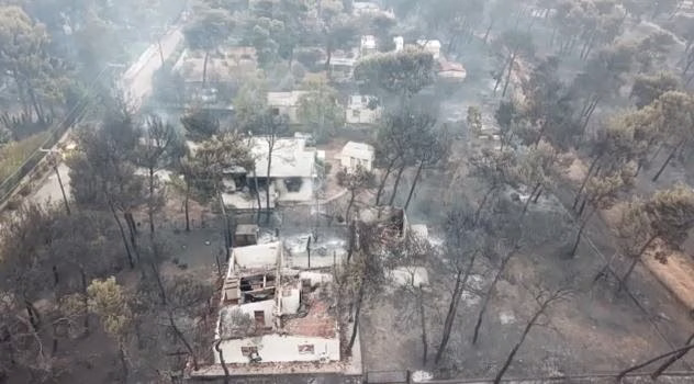 Μάτι: Συγκίνηση στο μνημόσυνο για τα 104 θύματα της φονικής πυρκαγιάς