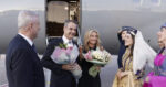 Με λουλούδια υποδέχθηκαν τον Μητσοτάκη στην Άγκυρα για τη Σύνοδο του ΝΑΤΟ