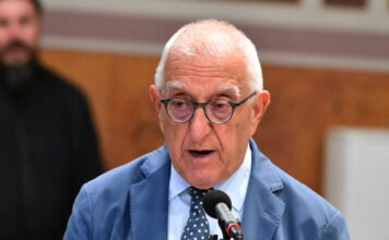 Κακλαμάνης για την αντιπαράθεση Κωνσταντοπούλου – Πολύζου: «Κουμάντο στη Βουλή κάνει μόνο ο πρόεδρος»