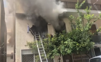 Πατήσια: Νεκρή ηλικιωμένη από φωτιά σε διαμέρισμα – Νοσηλεύεται σε πολύ σοβαρή κατάσταση ο σύζυγός της