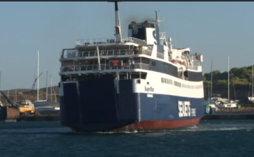 «Οδύσσεια» για 317 επιβάτες σε πλοίο της Seajets – Ξεκίνησαν από Ραφήνα για Άνδρο-Τήνο-Μύκονο αλλά… επιστρέφουν στο Λαύριο