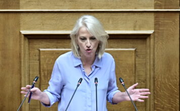 Δούρου σε Μητσοτάκη: «Η 24η Ιουλίου δεν μπορεί να συνυπάρχει με την παρουσία νοσταλγών της δικτατορίας, εκπροσώπων της ακροδεξιάς και αναθεωρητών της Ιστορίας»