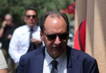 Ο Χρήστος Σπίρτζης αρνείται να πάρει την έδρα του Γιώργου Καραμέρου – Η επιστολή στον Νικήτα Κακλαμάνη