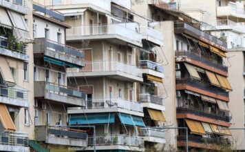 Σκληρή επίθεση της ΕΛΑΣ στην κυβέρνηση για τη στεγαστική κρίση: «Με 6,5 δισ. θα μπορούσαν να κατασκευαστούν επτά φορές περισσότερα σπίτια»