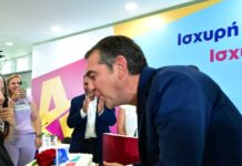 Αλέξης Τσίπρας: Η τούρτα έκπληξη στον πρόεδρο της ΕΛΑΣ και οι θερμές ευχές για τα γενέθλιά του
