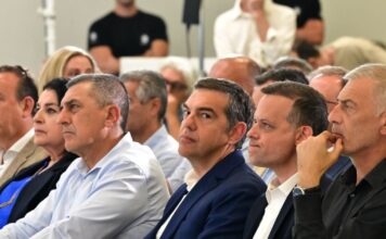 Αλέξης Τσίπρας: Το παρασκήνιο και οι συμβολισμοί στην εκδήλωση για την Τοπική Αυτοδιοίκηση – Οι δήμαρχοι και ο περιφερειάρχης που έδωσαν το παρών