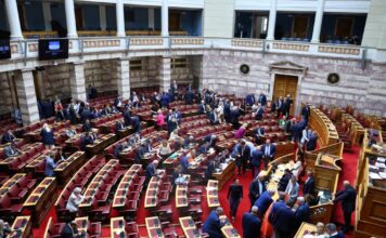 Βουλή: Σε εξέλιξη η ψηφοφορία για τα 33 άρθρα της Συνταγματικής Αναθεώρησης