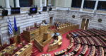 Βουλή: Σύγκρουση για τη βία και την τρομοκρατία με φόντο τις εμπρηστικές επιθέσεις στη Θεσσαλονίκη