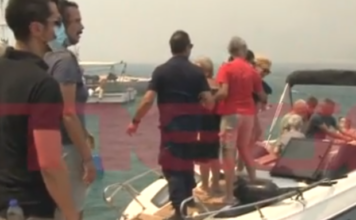 Άγιος Βασίλειος Βοιωτίας: Απεγκλωβίζεται ο κόσμος από την παραλία – Μαίνεται η πυρκαγιά