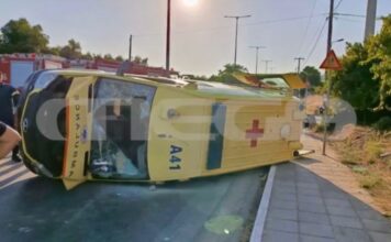 Κρήτη: Ασθενοφόρο συγκρούστηκε με ΙΧ στα Χανιά – Νεκρός ο ασθενής που μετέφερε