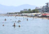 Σε κλοιό καύσωνα η χώρα – «Βούλιαξαν» οι παραλίες