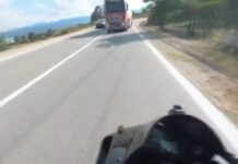 Σοκαριστικό βίντεο: Οδηγός βυτιοφόρου έκανε προσπέραση πάνω σε στροφή – Μοτοσικλετιστής γλίτωσε την τελευταία στιγμή