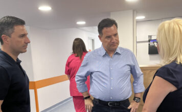 O Άδωνις Γεωργιάδης σε νοσοκομεία της Δυτικής Αττικής λόγω των πυρκαγιών – «Το ΕΣΥ είναι έτοιμο για κάθε ενδεχόμενο»