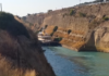Ισθμός Κορίνθου: Η στιγμή που θαλαμηγός περνά ξυστά από τα τοιχώματα