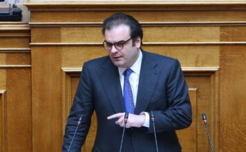 ΠΑΣΟΚ κατά Πιερρακάκη: «Απύθμενο θράσος, κρατήσαμε τη χώρα στο ευρώ» – «Θα ήταν υπουργός της δραχμής»