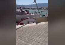 Λευκάδα: Η στιγμή που ιστιοφόρο προσκρούει σε ελλιμενισμένα σκάφη στο νησάκι Κάλαμος