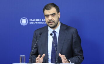 Η ενημέρωση των πολιτικών συντακτών από τον Παύλο Μαρινάκη