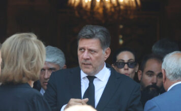 Γιάννης Βαρβιτσιώτης: Λύγισε ο γιος του Μιλτιάδης στον επικήδειο – «Πατέρα δεν ανήκεις πλέον σε εμάς, ανήκεις στην ιστορία»