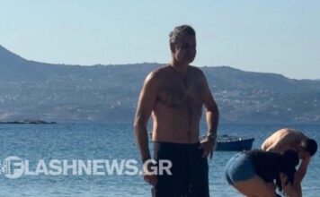 Κυριάκος Μητσοτάκης: Για μπάνιο στην παραλία στο Μαράθι Χανίων