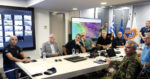 O Mητσοτάκης στο Συντονιστικό της Πολιτικής Προστασίας μετά τη σύγκρουση των ελικοπτέρων στην Ψάθα: «Χάσαμε δύο μαχητές της πρώτης γραμμής»