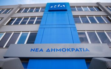 «Μάχη» σε δυο μέτωπα για τη ΝΔ: Στο στόχαστρο Τσίπρας και Σαμαράς