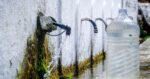 Πολιτικός πόλεμος για το νερό: Οι εξηγήσεις της κυβέρνησης για το νομοσχέδιο και το κοινό μέτωπο από τα αριστερά