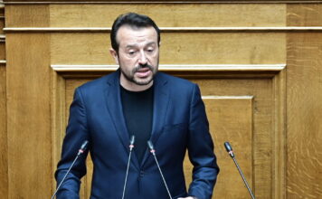 Πυρά Παππά κατά της κυβέρνησης: «Ένα ευρώ στην κοινωνία, επτά στους δανειστές»