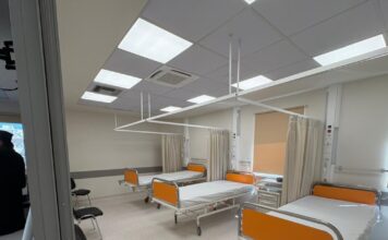 ΕΛΑΣ κατά Άδωνι Γεωργιάδη για την κατάρρευση οροφής στο Νοσοκομείο Κορίνθου: Έργα «επικοινωνιακής βιτρίνας» στο ΕΣΥ