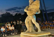 Παναιτωλικός: Μικροί και μεγάλοι φωτογραφίζονται με το άγαλμα του Τίτορμου!