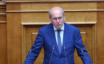 Κωστής Χατζηδάκης: Τα συλλυπητήρια για τον θάνατο του Γιάννη Βαρβιτσιώτη – «Καλό ταξίδι πρόεδρε»