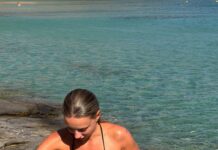 Γαρυφαλλιά Καληφώνη: Οι νέες φωτογραφίες από τις διακοπές στην Πάρο με την παρέα της