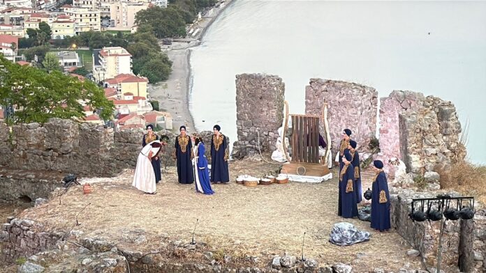 ΙΩΝ_10.jpg