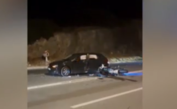 Σοβαρό τροχαίο από αναστροφή ΙΧ στην Αθηνών-Σουνίου – Το αμάξι συγκρούστηκε με μηχανή της ΔΙΑΣ