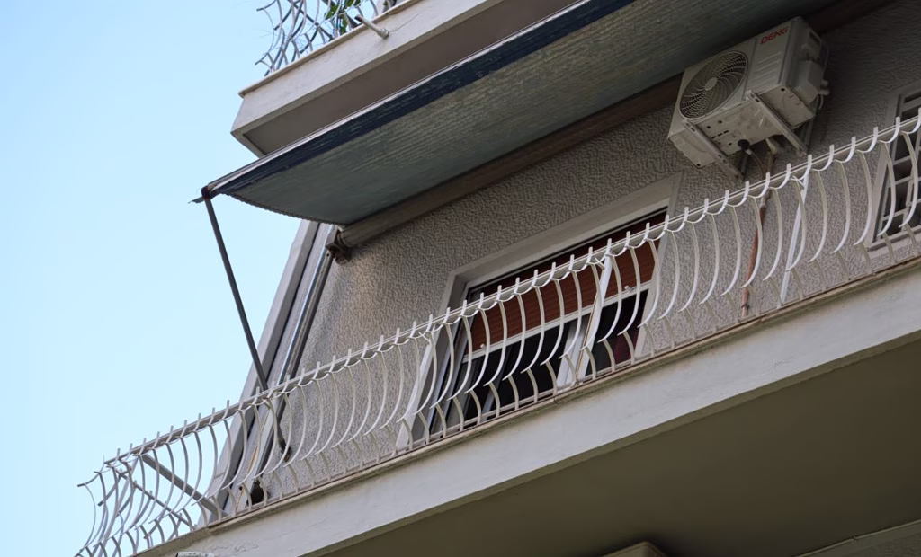 Υπόθεση νεκρού βρέφους στην Κυψέλη: Οι αντιφάσεις που «καίνε» τους κατηγορούμενους