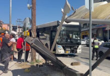 Θεσσαλονίκη: Λεωφορείο καρφώθηκε σε στάση μετά από σύγκρουση με άλλο λεωφορείο – 4 τραυματίες