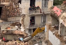 Έκρηξη στην Πλάκα: Καρέ καρέ κάθε στιγμή της δραματικής επιχείρησης της ΕΜΑΚ στα ερείπια του κτιρίου