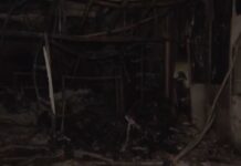 Πειραιάς: Μεγάλη πυρκαγιά σε κτίριο με καταστήματα – Κάηκε ολοσχερώς