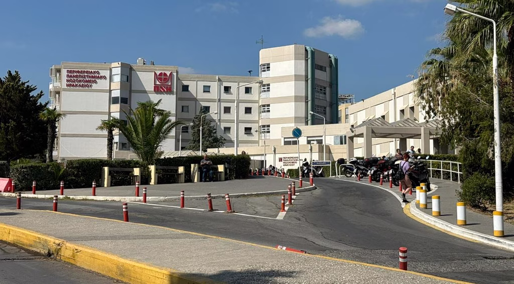 Κρήτη: Σε κρίσιμη κατάσταση στο ΠΑΓΝΗ δίχρονο αγοράκι που έπεσε από τον 2ο όροφο