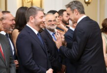 Ο Ανδρουλάκης ζητά απαντήσεις από τον Μητσοτάκη για την «Ασπίδα του Αχιλλέα»: «Είμαστε ή δεν είμαστε σε ομηρία;»