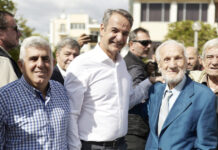 Περιοδεία Μητσοτάκη στον Ασπρόπυργο και μήνυμα συνεργασίας με την Αυτοδιοίκηση: «Εδώ γίνεται καλή δουλειά» – Η ατάκα για τη γιορτή του