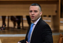 Ο Κασιδιάρης αποκτά φωνή στη Βουλή: Ο ανεξάρτητος βουλευτής Μανούσος δήλωσε ότι ανήκει στο κόμμα «Συμμαχία Ελλήνων»