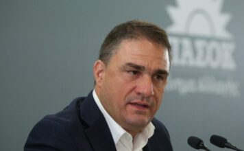 Κώστας Τσουκαλάς: «Πίνετε εδώ και χρόνια στην υγειά των κορόιδων μαζί με τα funds και τους servicers»