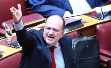 «Πυρά» Μακάριου Λαζαρίδη στον διευθυντή του Υπουργείου Εθνικής Άμυνας: «Να τον χαίρεται ο Νίκος Δένδιας»