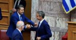 Ο Γιώργος Μυλωνάκης στη Βουλή για πρώτη φορά μετά την περιπέτεια με την υγεία του – Η θερμή χειραψία με τον Κυριάκο Μητσοτάκη