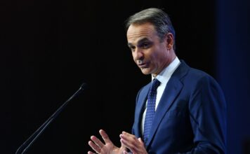 ΔΕΘ 2026: Οι σπόντες Μητσοτάκη κατά Τσίπρα με ένα τραγούδι: «Ωραία που τα λες, μα έλα που σε ξέρω»