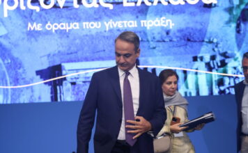 Πυρ ομαδόν αντιπολίτευσης σε Μητσοτάκη: «Αναξιοπιστία και εξαπάτηση», «Πρωθυπουργός των καρτέλ», «Σύνταγμα Λάστιχο»